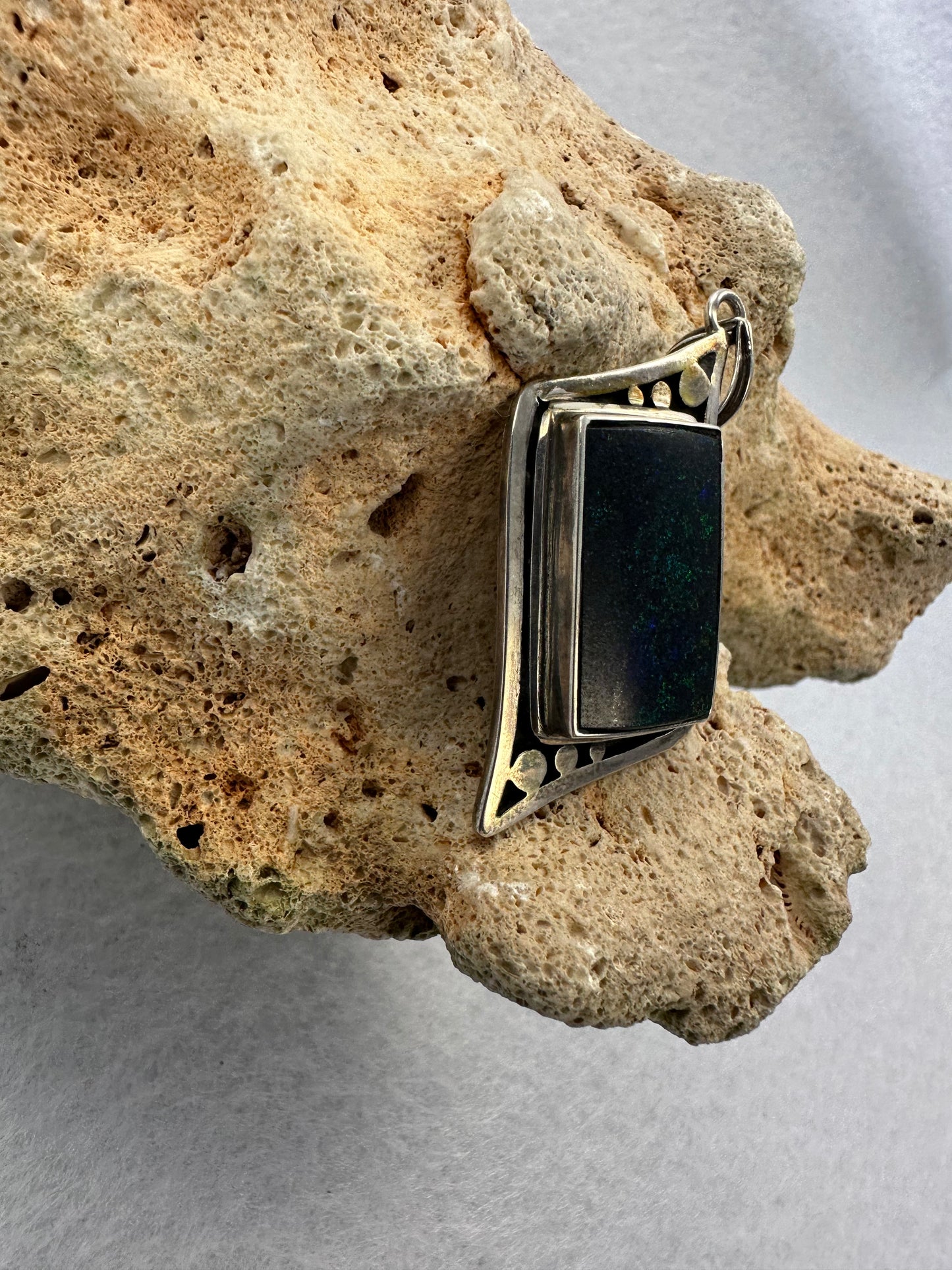 Anhänger mit großen Opal